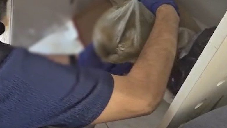 Çanakkale’de uyuşturucu operasyonunda ayakkabı kutusu içinde piyasa değeri 1 milyon TL olan bonzai ele geçirildi 1 canakkalede uyusturucu operasyonunda ayakkabi kutusu icinde piyasa degeri 1 milyon tl olan bonzai ele gecirildi 77b6f3618103 |
