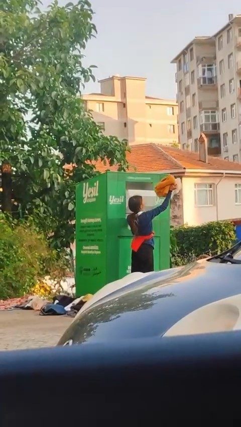 canlarini hice sayarak giysi kumbarasindan kiyafet caldilar e84502bd7947 |