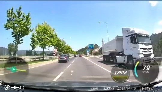 cilgin kamyoncu otobanda tersten gitti a1a006821809 |