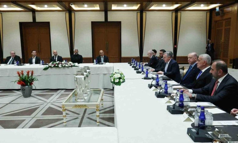 cumhurbaskani erdogan super lige yukselen 3 futbol kulubunun baskanlarini kabul etti da2287eebc44 |