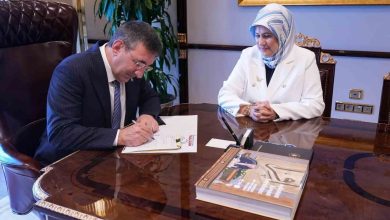 cumhurbaskani yardimcisi yilmaz kurban vekaletini turk kizilaya verdi aae2b78b143f |