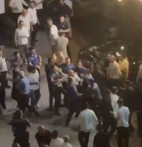 dugunde havaya atilan parayi cocuklar kapti aileler birbirine girdi 5971c52f4327 |