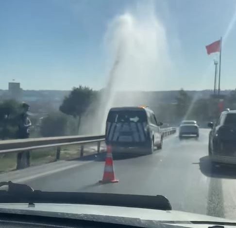 E-5 karayolunda su borusu patladı, trafikte aksamalar yaşandı 1 e 5 karayolunda su borusu patladi trafikte aksamalar yasandi 903e04e16452 |