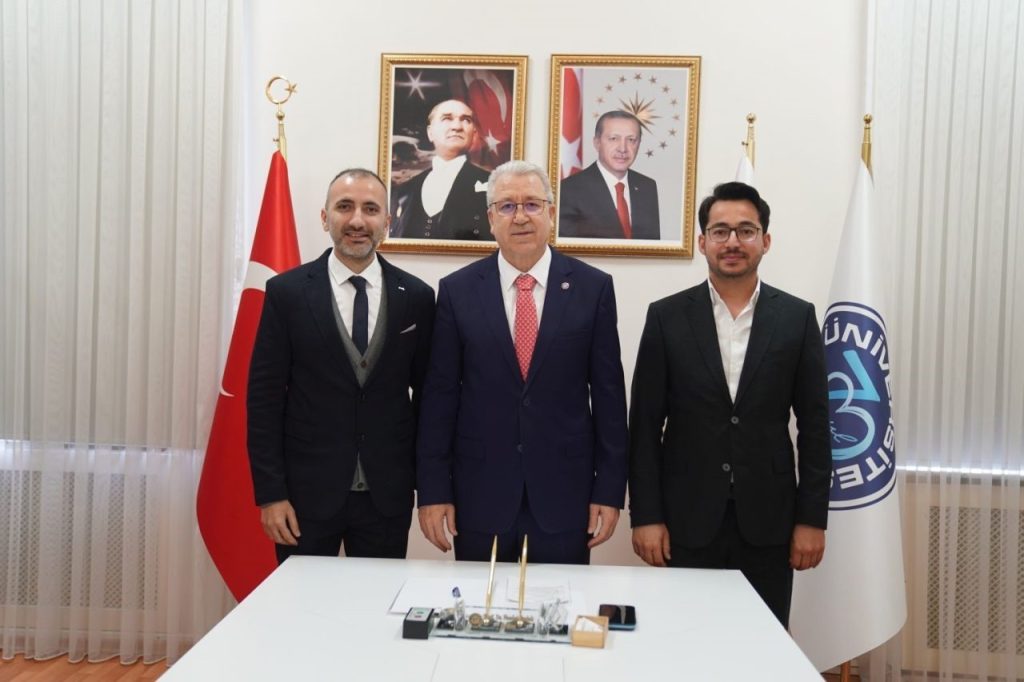 egeli bilim ekibinden cocuklarin guvenligini saglayacak akilli tulum 69bbf0826ff5 |