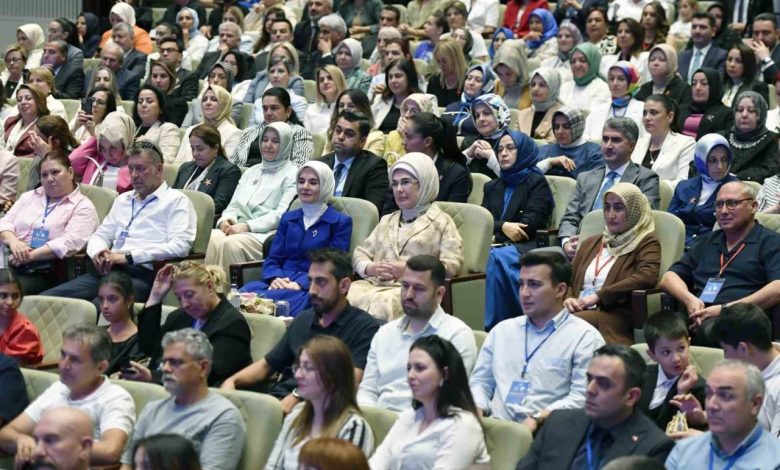 Emine Erdoğan: "Koruyucu aile sisteminin tüm dünyada yaygınlaşması elzemdir" 1 emine erdogan koruyucu aile sisteminin tum dunyada yayginlasmasi elzemdir b47ba20e73e9 |