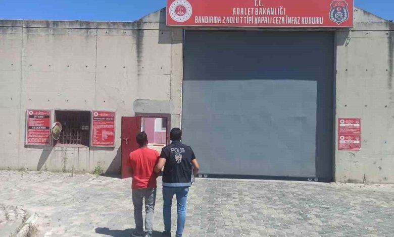 Erdek’te 18 yıl hapis cezası bulunan şahıs yakalandı 1 erdekte 18 yil hapis cezasi bulunan sahis yakalandi 645dac178731 |