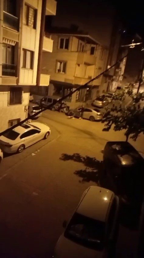 esenyurtta bir adam tartistigi sahsin ayagini arabanin kapisina sikistirarak kirdi daaeef3b35df |