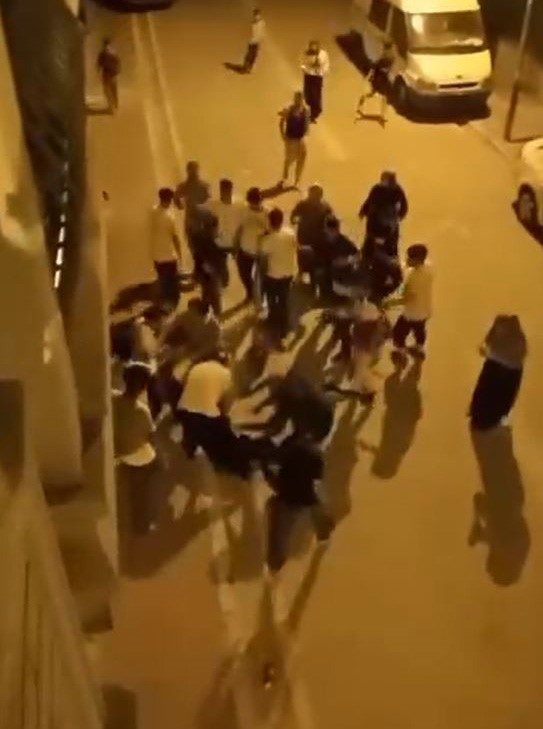 esenyurtta iki aile arasinda laf atma tartismasi kavgaya donustu o anlar cep telefonu kamerasinda 3dd1e3ffea2b |