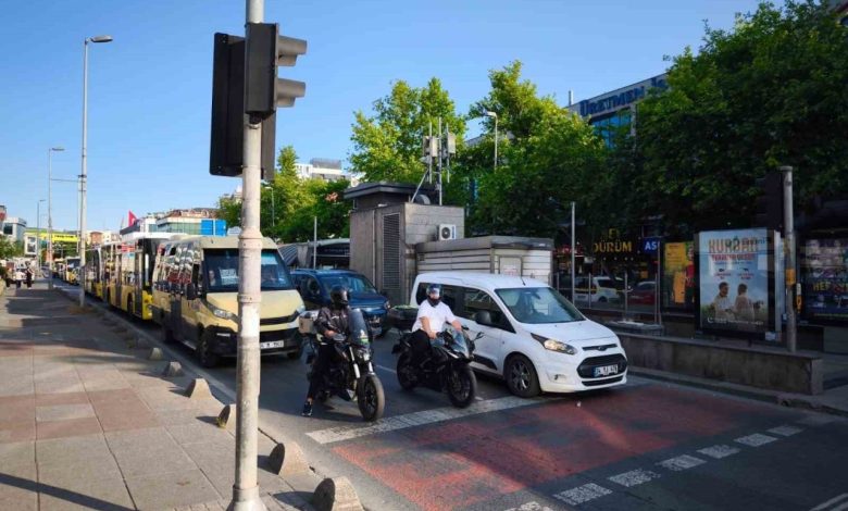 Eyüpsultan’da yakıt tankerinin çarptığı yaya hayatını kaybetti 1 eyupsultanda yakit tankerinin carptigi yaya hayatini kaybetti eb7dc4295e37 |