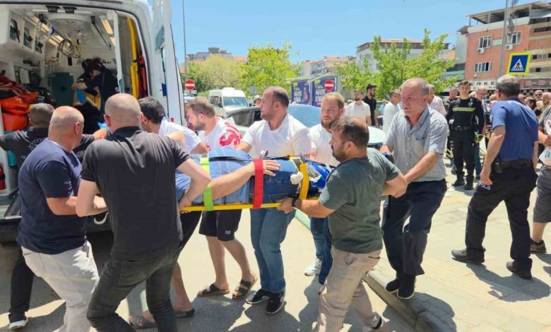 fren yerine gaza basinca kaldirimdaki yayalara carpti 59656816bd35 |