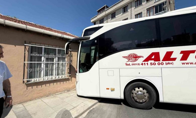 freni bosalan yolcu otobusu kayarak gecekonduya carpti d103334a8849 |