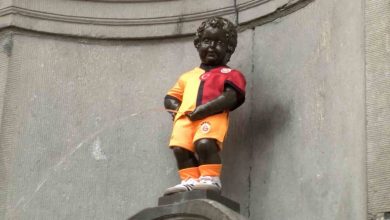 galatasarayin 5 yildizli formasi 406 yillik manneken pis heykeline giydirildi cd248ece695b |