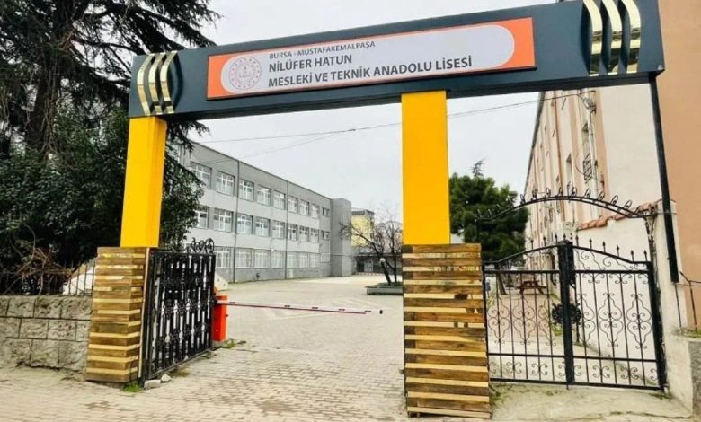 Gidemedikleri okullarında mezuniyet coşkusu yaşadılar 1 gidemedikleri okullarinda mezuniyet coskusu yasadilar f37984d3cdcd |