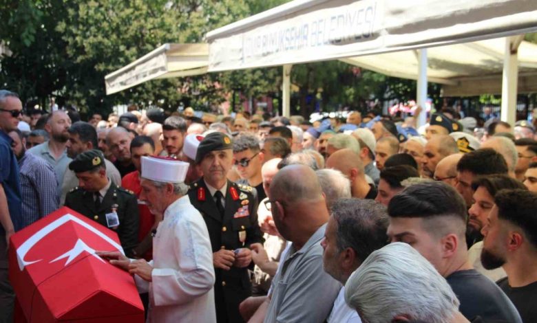 hayatini kaybeden astsubay izmirde son yolculuguna ugurlandi a4e61d8214d8 |