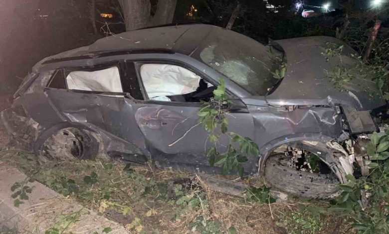hurdaya cikan otomobilden yarali kurtuldu b53e0cc30436 |