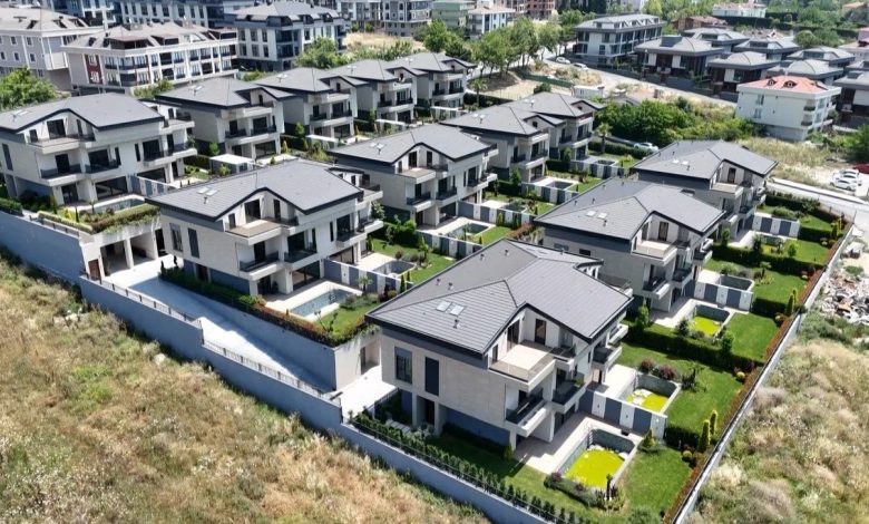 İmamoğlu İnşaat üzerinden yapılan yolsuzluğa konu olan villa ve daire 1 imamoglu insaat uzerinden yapilan yolsuzluga konu olan villa ve daire 7bb1c15ae322 |