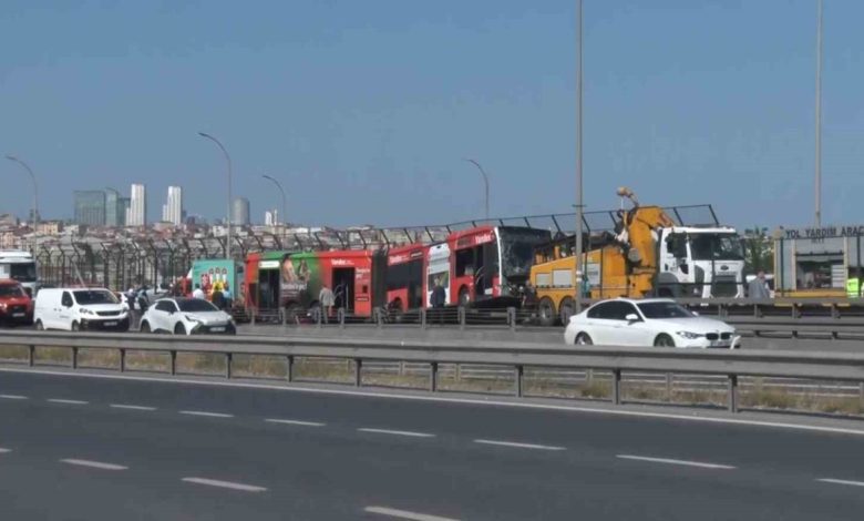 istanbulda halic koprusunde arizali metrobusu tasiyan vinc kaza yapti 08a881352a59 |