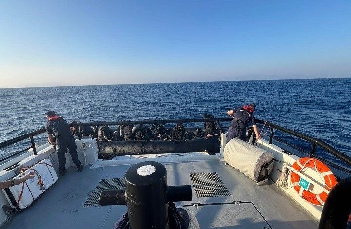 izmir aciklarinda suruklenen bottaki 41 gocmen kurtarildi 00a8ff430295 |