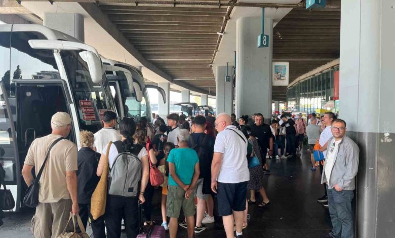 İzmir Otogarı’nda bayram tatili dönüşü yoğunluğu 1 izmir otogarinda bayram tatili donusu yogunlugu b461bcbcbf63 |