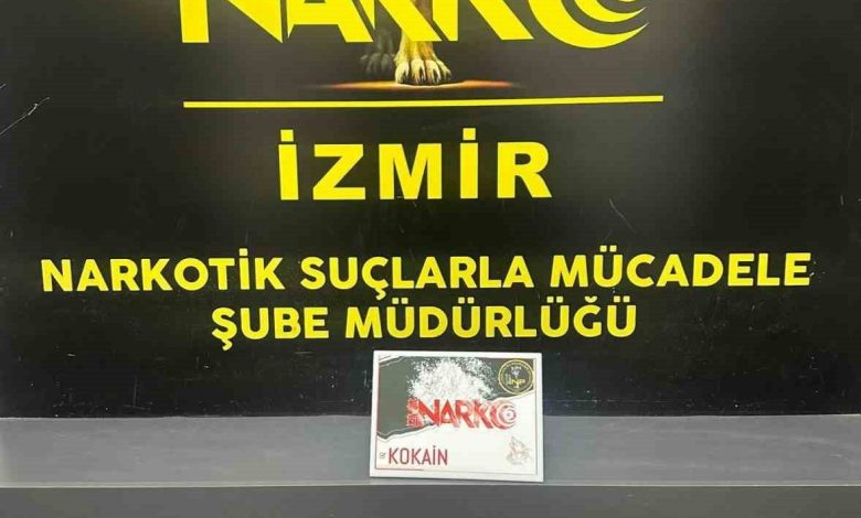 izmirde 2 kilo 300 gram kokain ele gecirildi eb18e1fd8881 |