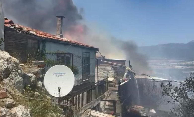 izmirde bahcede cikan yangin eve ve depoya sicradi 489915c5d2cb |