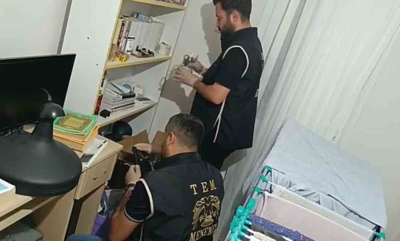 İzmir’de FETÖ/PDY’ye hücre evleri operasyonu: 40 gözaltı 1 izmirde fetopdyye hucre evleri operasyonu 40 gozalti 838559c1d9e1 |