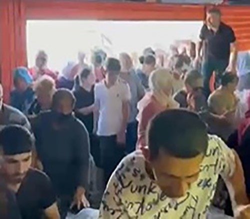 İzmir’de indirimli ürün izdihamı 1 izmirde indirimli urun izdihami f7c0388dbd98 |