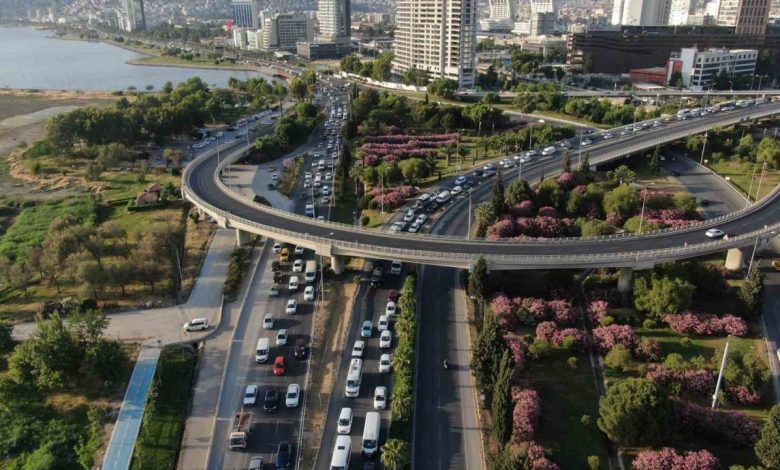 izmirde trafige kayitli arac sayisi 2 milyonu asti 816efcd9cb58 |