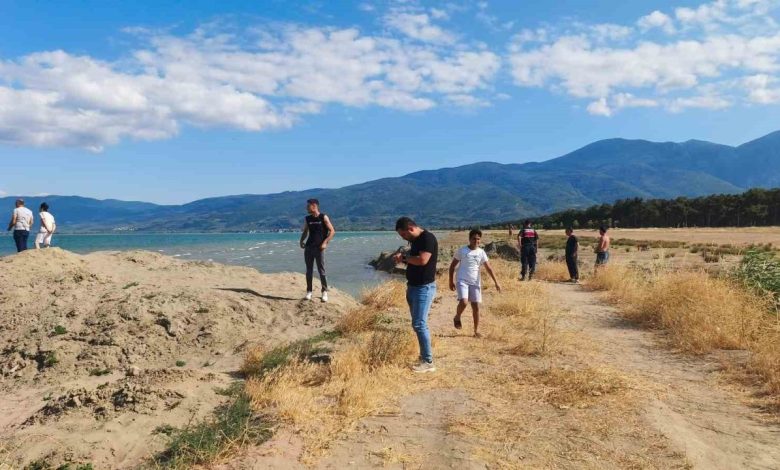 İznik Gölü’ne giren iki kuzen kayboldu 1 iznik golune giren iki kuzen kayboldu 2e350647d6e9 |