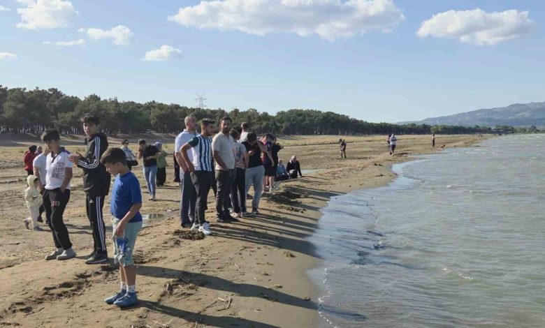 İznik Gölü’ne giren iki kuzenin cansız bedenlerine ulaşıldı 1 iznik golune giren iki kuzenin cansiz bedenlerine ulasildi 1026ae5ab817 |