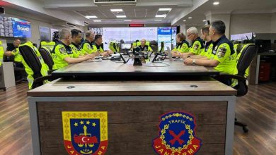 jandarma sorumluluk bolgelerindeki kara yollari trafik izleme merkezinden araliksiz takip ediliyor 957117a2e0b7 |