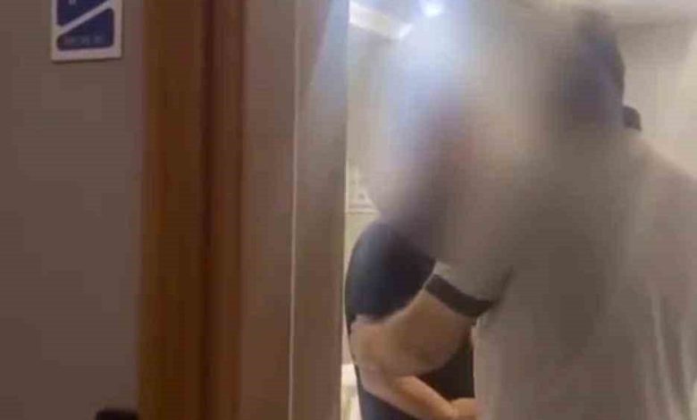 kadinlar tuvaletinde goruntu ceken sahistan pes dedirten savunma yanlislikla girdim c3a3fdc78601 |