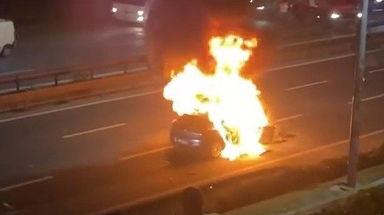 Kağıthane’de bariyere çarpan otomobil alev aldı, o anlar kameralara yansıdı 1 kagithanede bariyere carpan otomobil alev aldi o anlar kameralara yansidi 545ea82eaa6e |