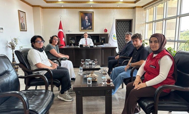 kaymakam memis munazara yarismasinda dereceye giren ogrencileri odullendirdi 74ee1bd3c7ca |