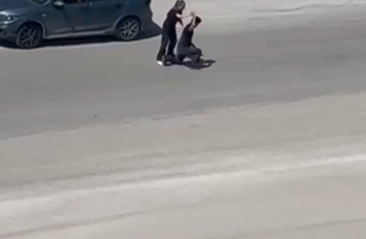 kendisine siddet uygulayan esini savunan kadina vatandaslardan tepki 96d8f531e584 |