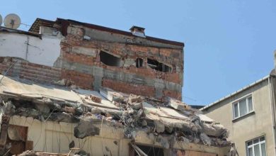 kentsel donusum yikiminda sultangazide 5 katli binanin duvari zarar gordu aa6227e8b201 |