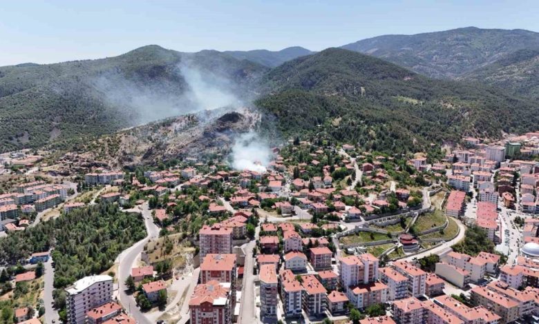 Kızılcahamam’da apartman çatısı yangını 1 kizilcahamamda apartman catisi yangini 58e514d1fdf3 |