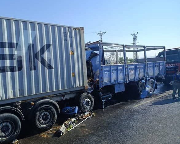 kontrolden cikan kamyon onunde seyreden tira carpti 1 yarali 6713b8b58c74 |