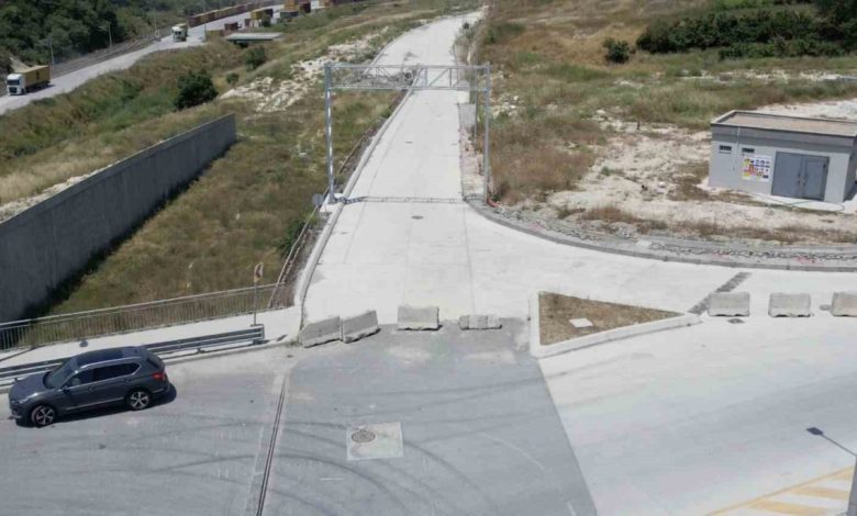 Mahalle sınırındaki kamu yolları beton bloklarla trafiğe kapatıldı 1 mahalle sinirindaki kamu yollari beton bloklarla trafige kapatildi a2c4e12d98d9 |
