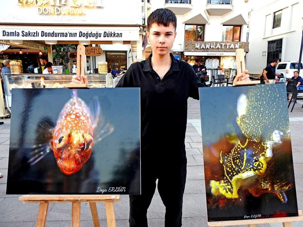 mavi dunyanin guzelliklerini objektifine tasidi cesmede sergiledi d4e45786bee7 |