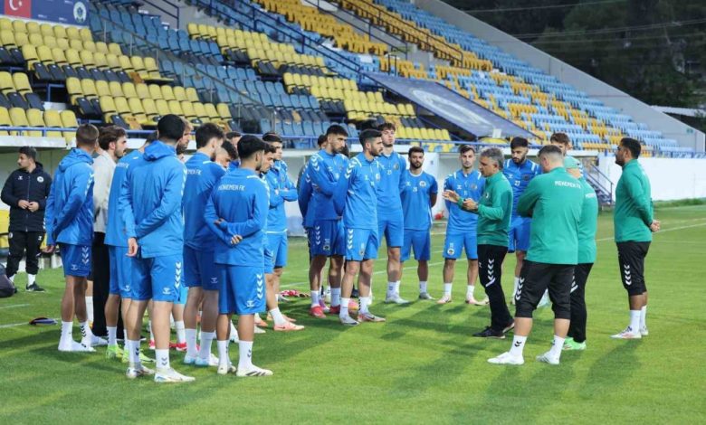 Menemen FK’da belirsizlik hakim 1 menemen fkda belirsizlik hakim 2e9a1ccf57f1 |