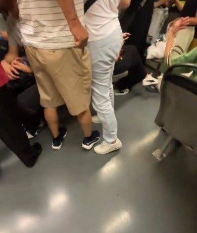 Metroda süs kavgası 1 metroda sus kavgasi f456c1022855 |