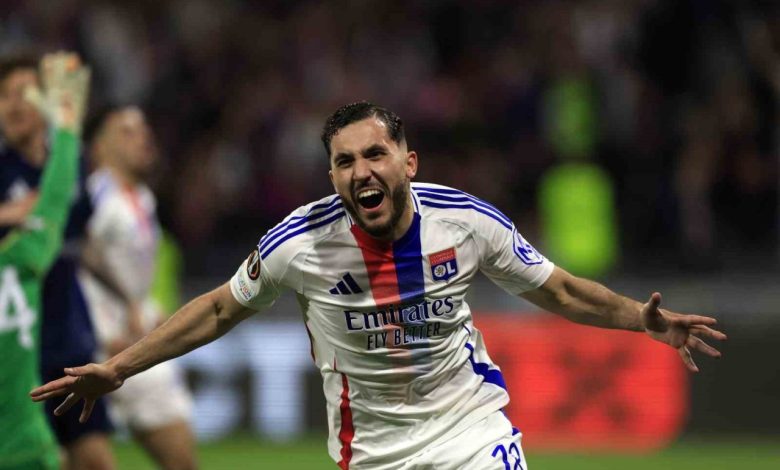 rayan cherki manchester cityye imza atti 76a0b29cc542 |