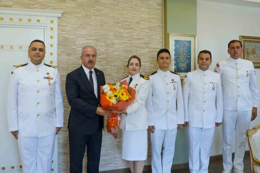 sahil guvenlik komutanligindan vali toramana ziyaret 75aa82a1a2d8 |