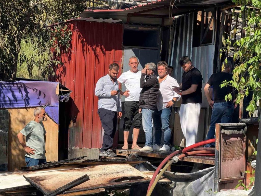 sariyerde mobilya imalathanesinden alevler yukseldi cfd967c658ff |