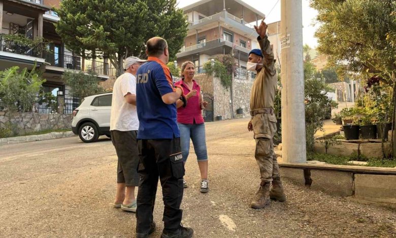 Seferihisar’da alevlerin yaklaştığı mahalle tahliye ediliyor 1 seferihisarda alevlerin yaklastigi mahalle tahliye ediliyor 42352a84e975 |