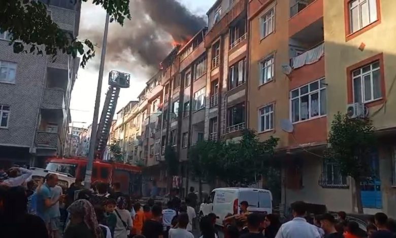 sultangazide 4 katli binanin catisinda yangin cikti alevler yan binalara sicradi 2eea3a9b20ed |