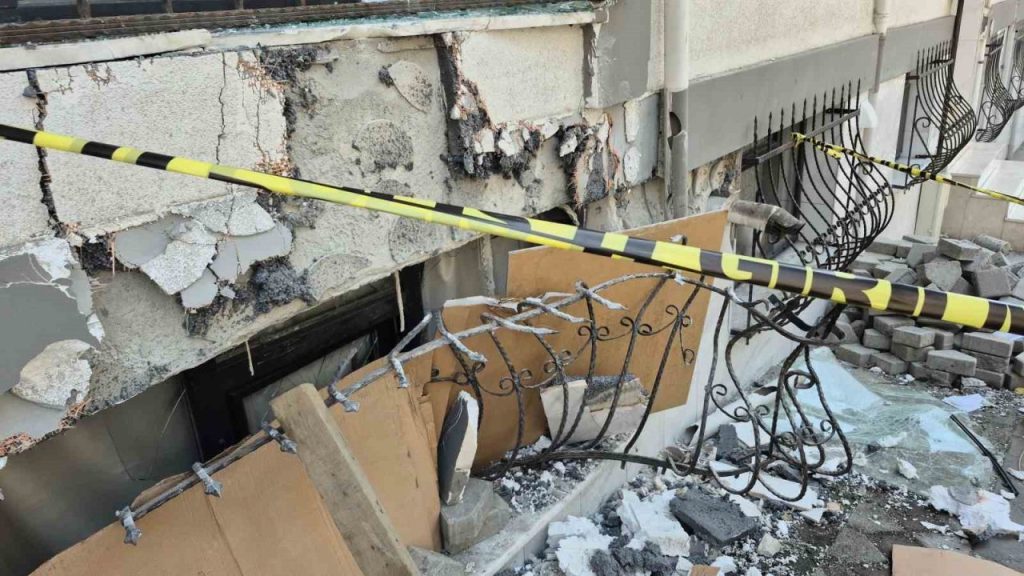 sultangazide yokus asagi inerken freni bosalan kamyonet binaya carpti 1 yarali c28c9ab8afdc |