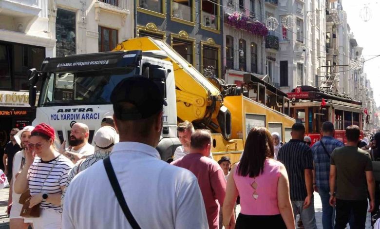 Taksim’de nostaljik tramvay arızalandı, yerine akülü tramvay devreye girdi 1 taksimde nostaljik tramvay arizalandi yerine akulu tramvay devreye girdi 2d5e3f991e27 |