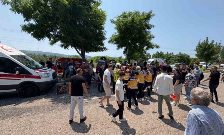 Ters dönen araçta sıkışan sürücüyü itfaiye kurtardı 1 ters donen aracta sikisan surucuyu itfaiye kurtardi 0aa0d4256cfe |